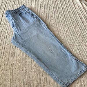 Lee Riveted ultimate 5, denim capris, size 18